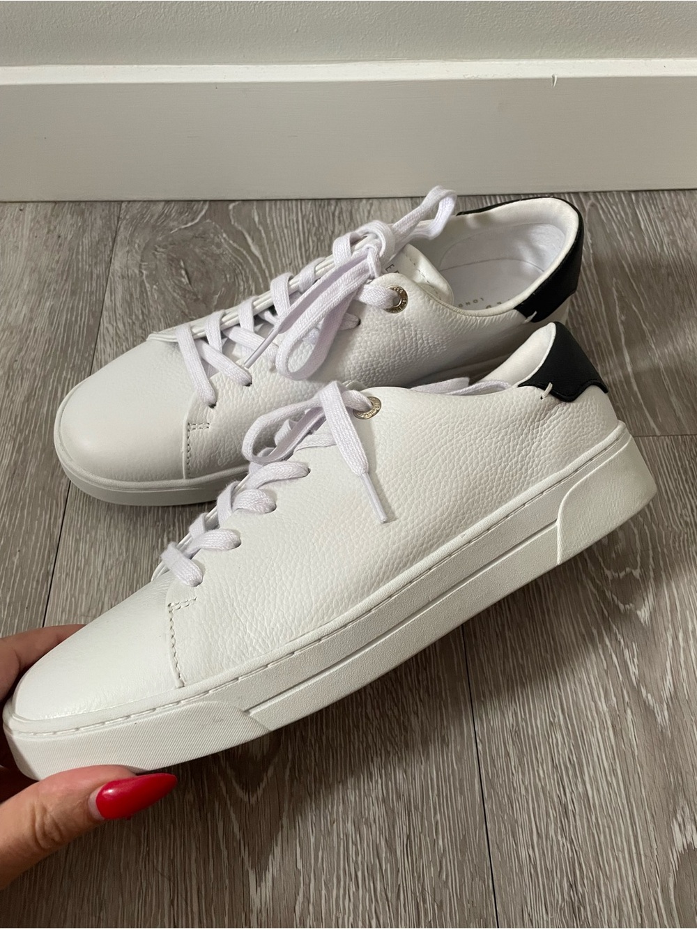 Ted Baker Kimmii White Leather Trainers Sneakers Shoes Size 9 NWT